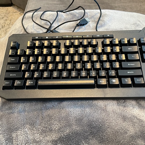 iBUYPOWER ARIES M2 Gaming Keyboard - Picture 2 of 3